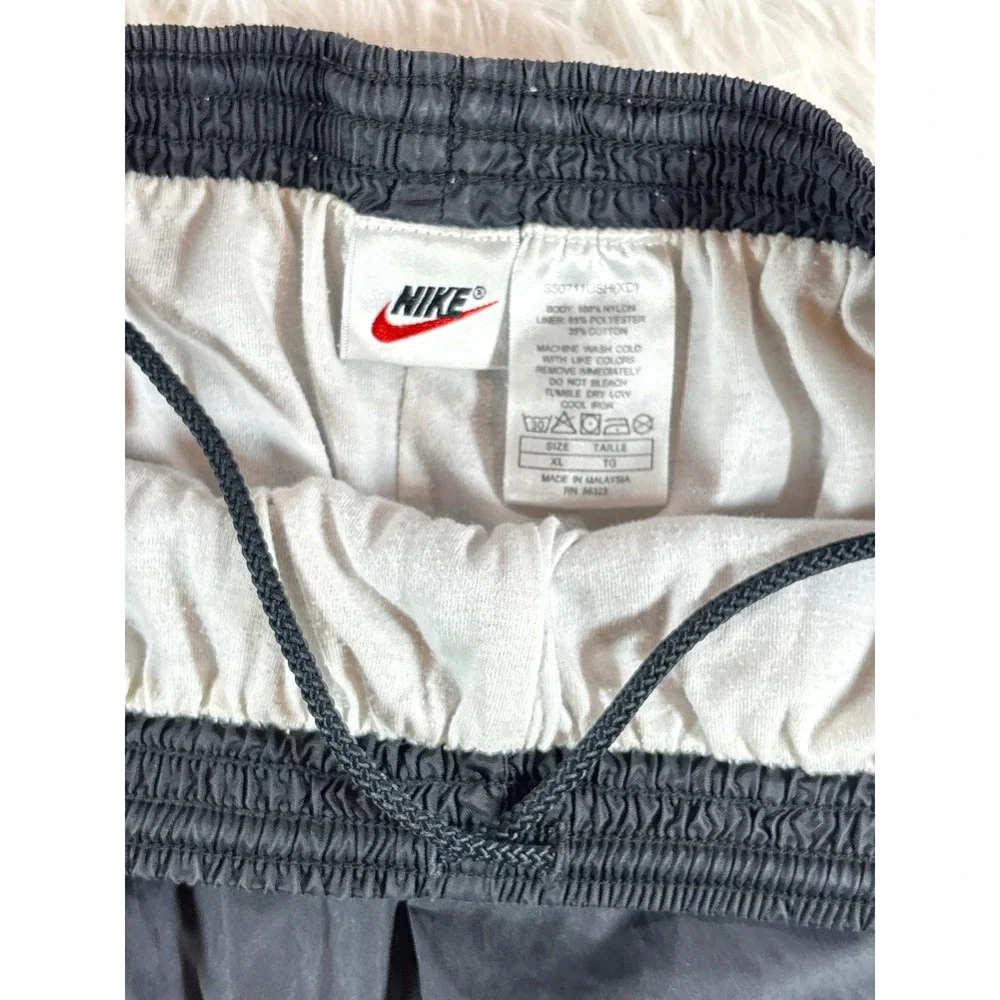 Nike vintage windbreaker